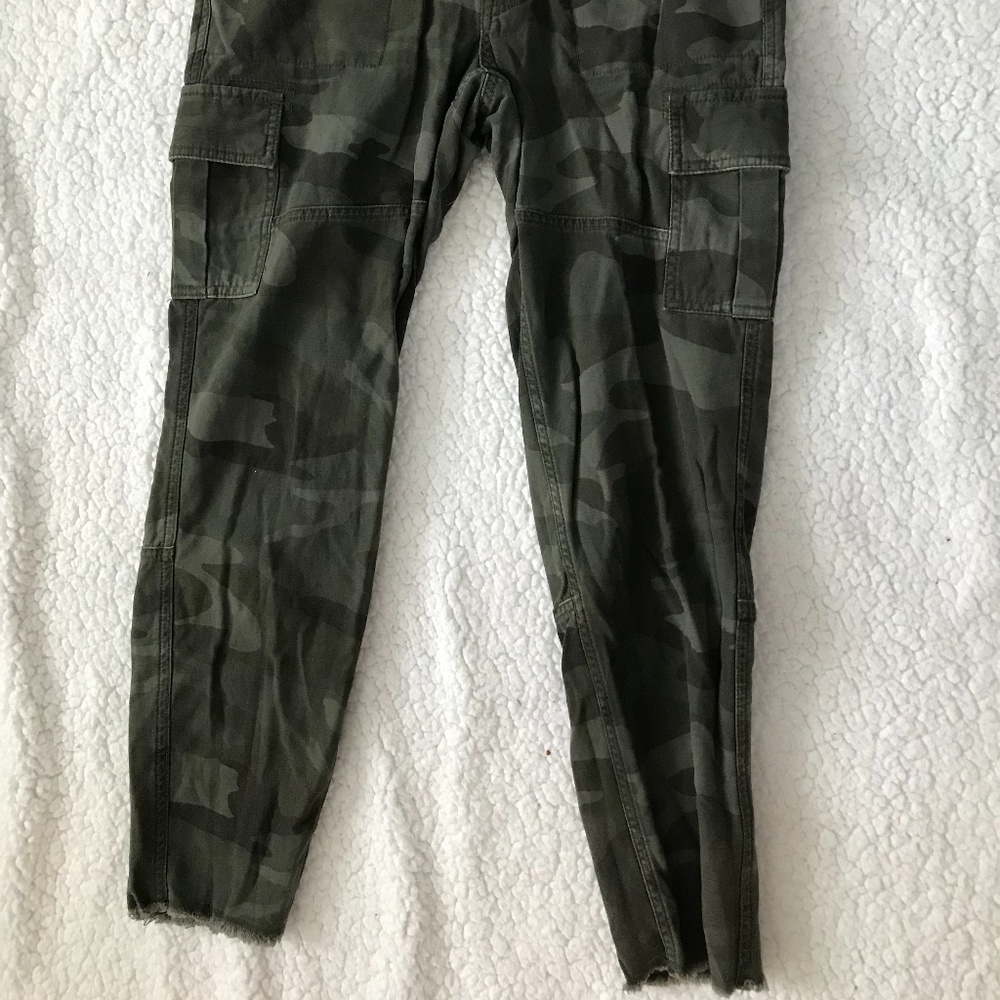 Abercrombie and Fitch cargo camo jeans - Picture 5 of 5